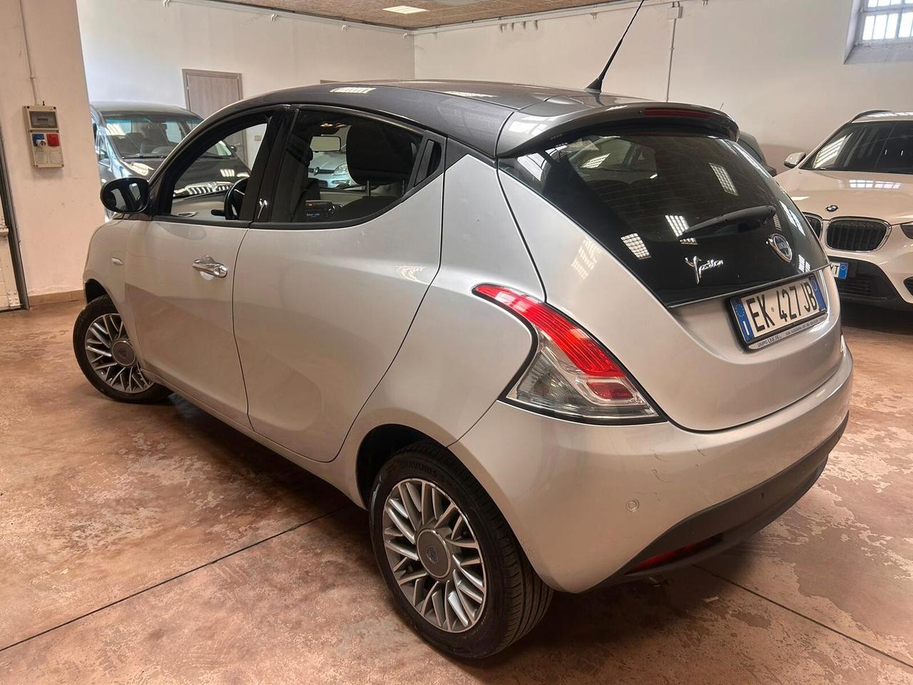 Lancia Ypsilon 1.2 69 CV 5 porte S&S Platinum