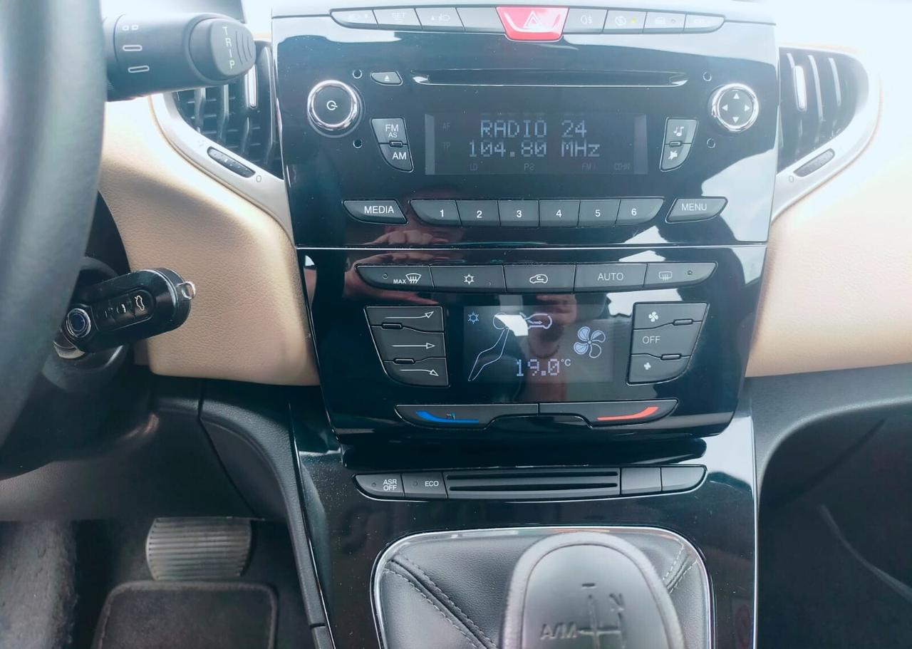 Lancia Ypsilon 0.9 TwinAir 85 CV 5 porte S&S DFN Gold AUTOMATICA
