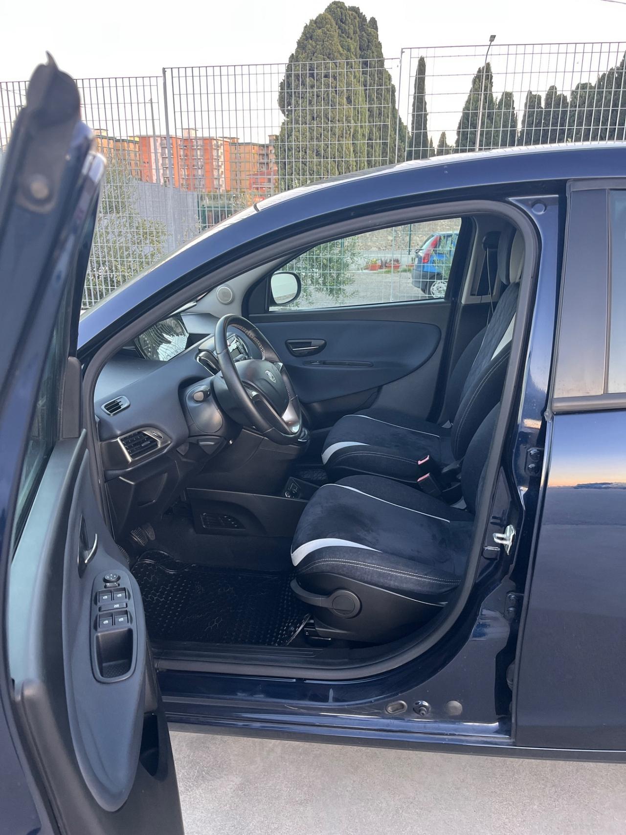 Lancia Ypsilon 1.2 69 CV 5 porte Mya