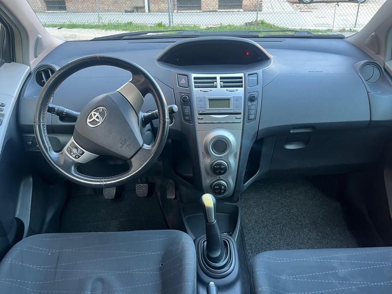 Toyota Yaris 1.0 5 porte