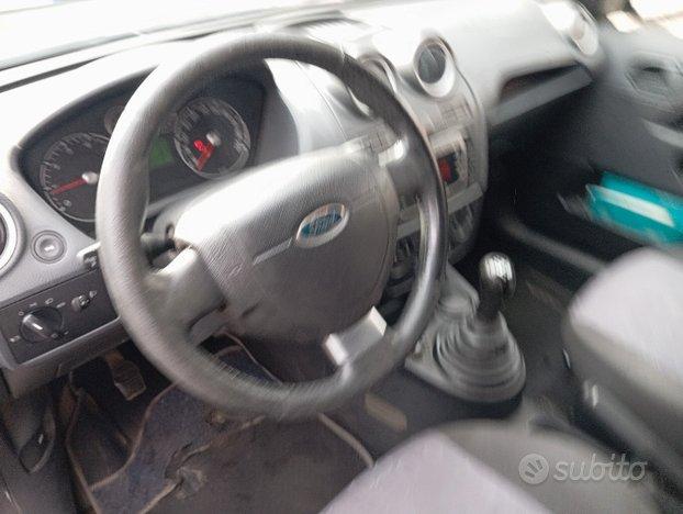 Ford Fiesta 1200 titanium
