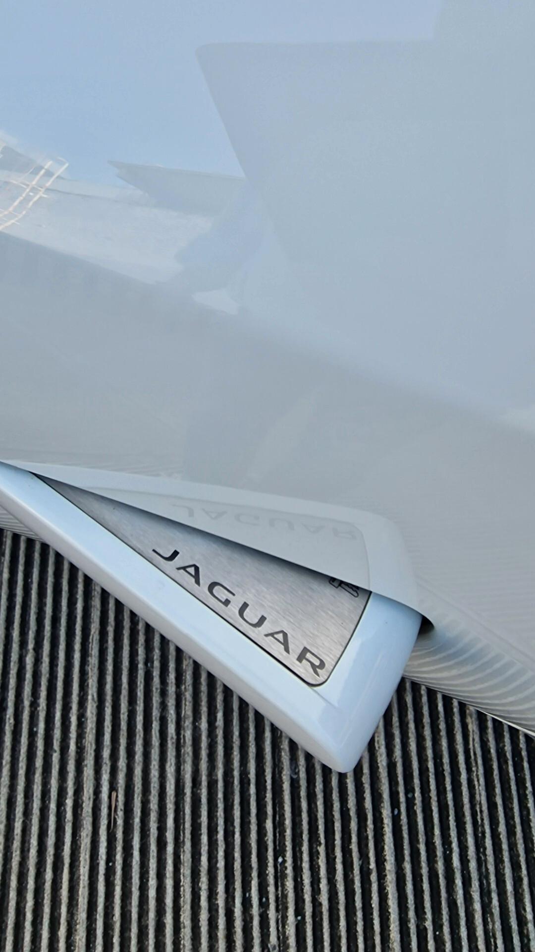 Jaguar F-Type 340 CV