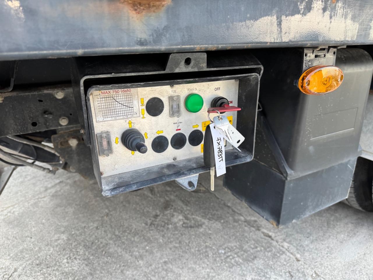 Ford Transit con la pedana ribasabile