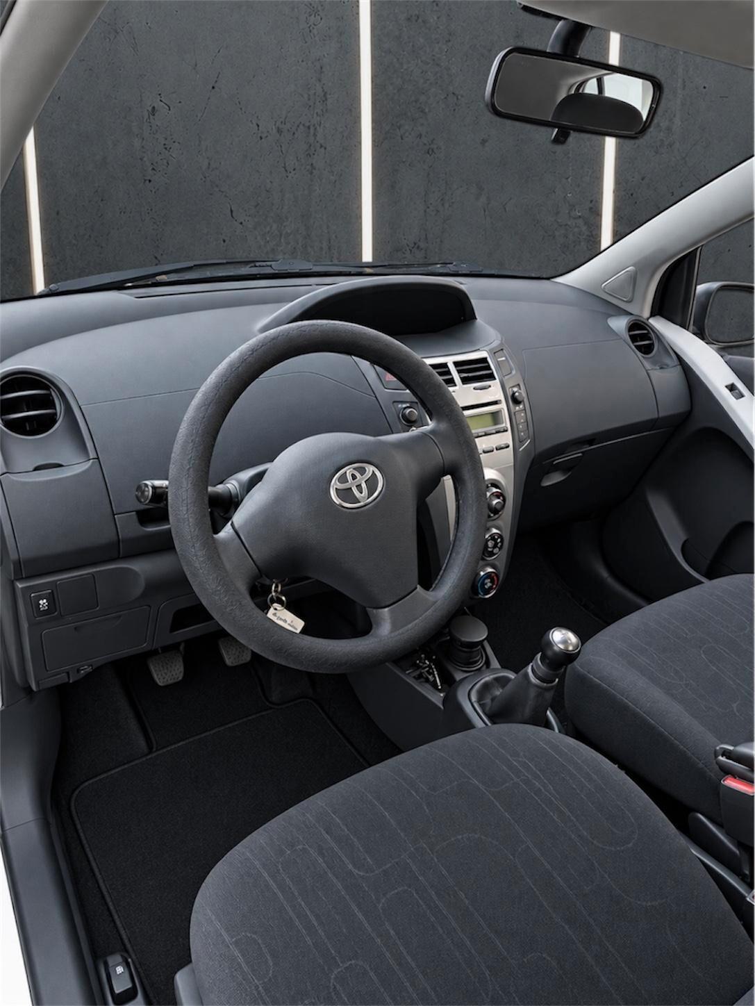 Toyota Yaris 1.0 5 porte Luxury pack