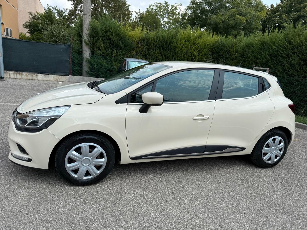 Renault Clio 1.5 dci - NEOP. - NAV. - 12 MESI DI GAR. -
