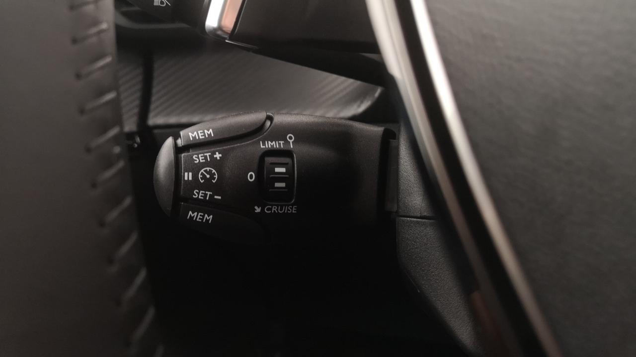 PEUGEOT 208 5P - STYLE Hybrid 100 E-DCS6