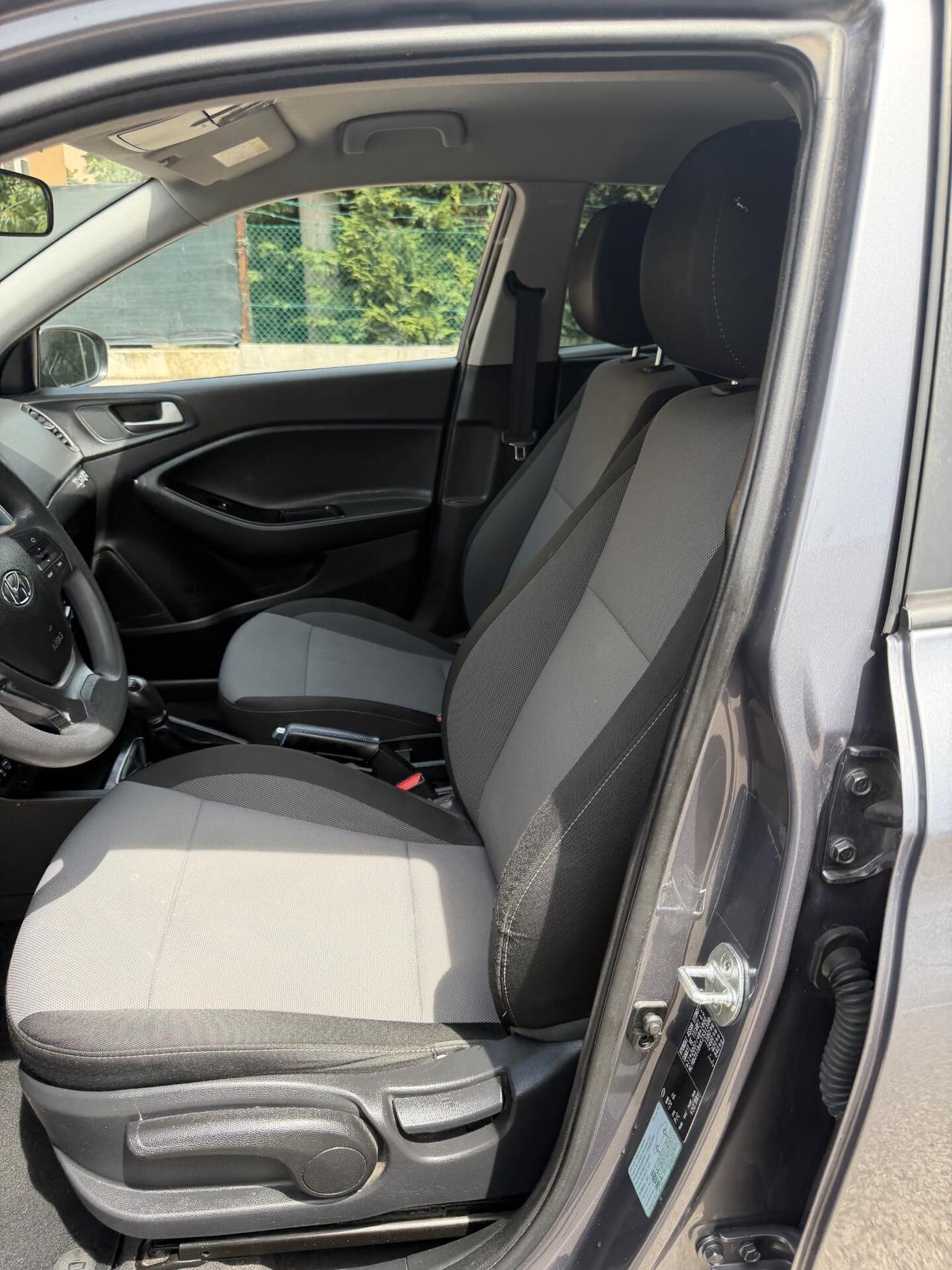 Hyundai i20 1.2 - NEOPATENTATI - 12 MESI DI GARANZIA -