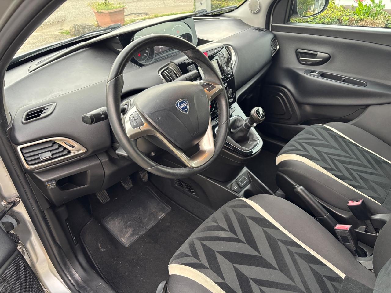 Lancia Ypsilon 1.2 69CV GPL Ecochic Gold-2017