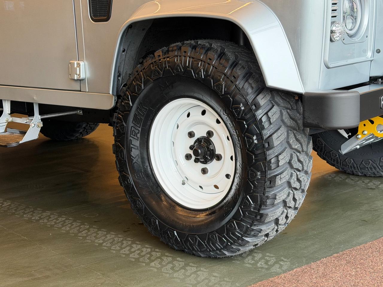 Land Rover Defender 110 2.4 TD4 Station Wagon SE