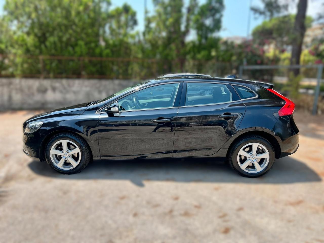 VOLVO V40 2.0 d2 Kinetic my18 - 2018