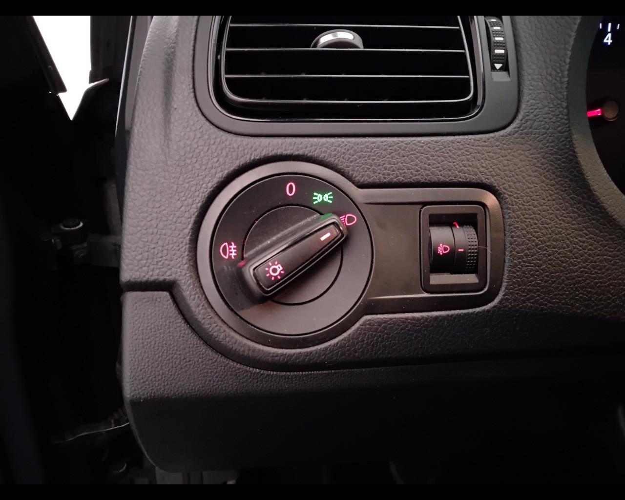 VOLKSWAGEN Polo V 2014 - Polo 5p 1.0 mpi Trendline 60cv