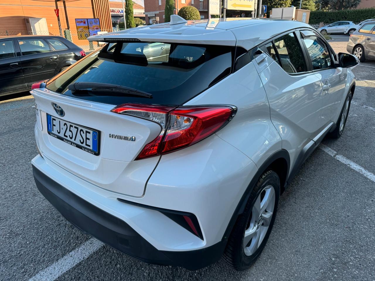 Toyota C-HR 1.8 Hybrid E-CVT Active,RETROCAM,17,DRL,CRUISE,CLIMA