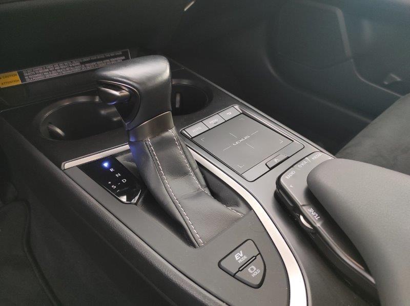 LEXUS UX - UX Hybrid 4WD Executive