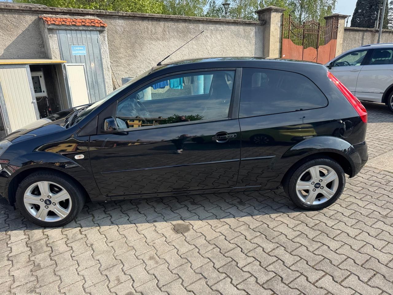 Ford Fiesta 1.2 16V 3p. neopatentati