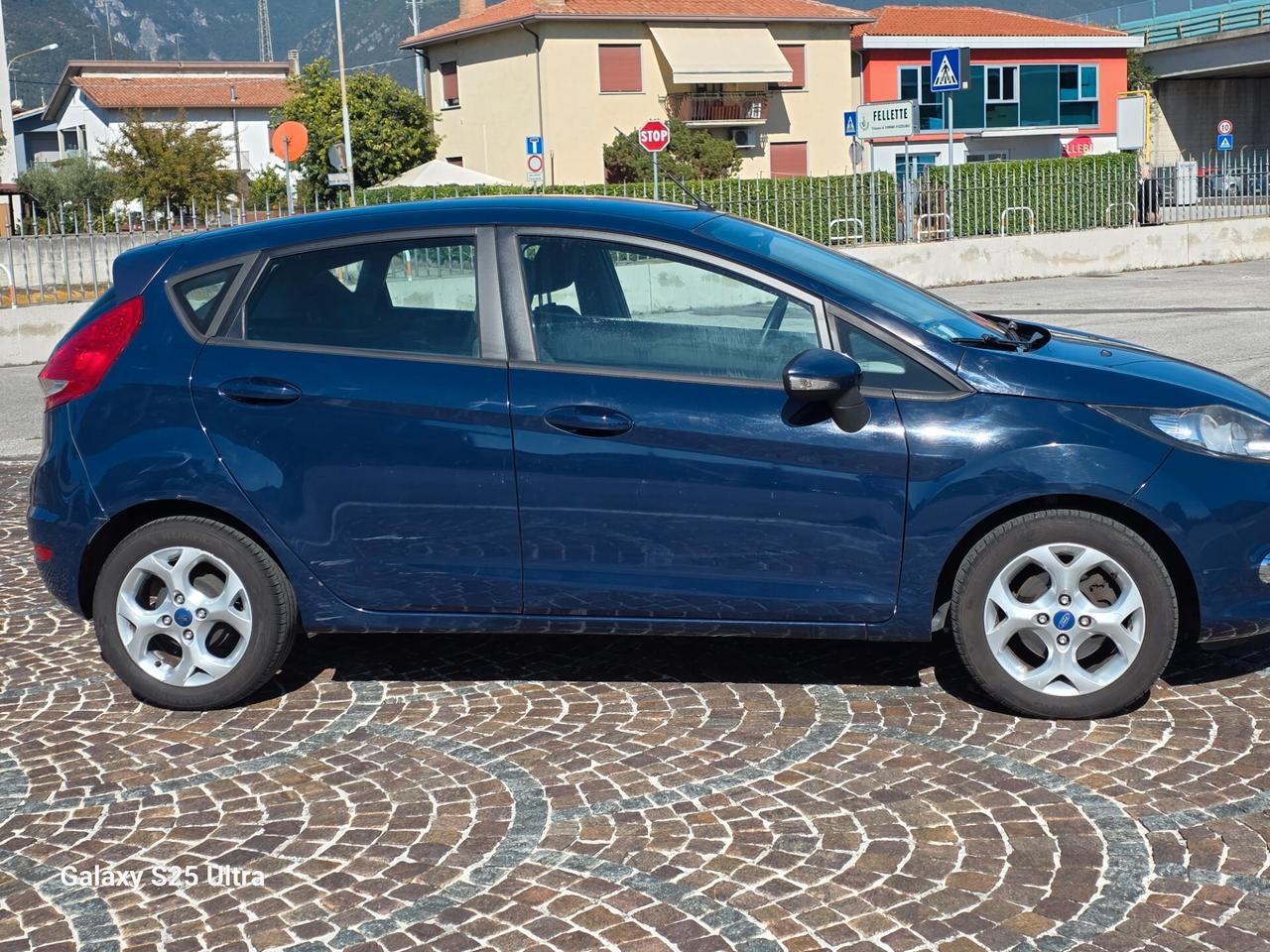 Ford Fiesta 1.4 TDCi 70CV 5 porte Titanium
