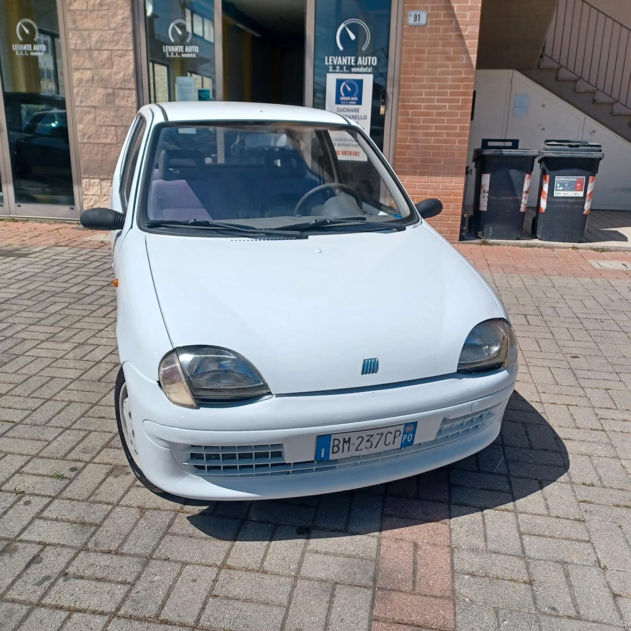 FIAT 600 BEN CONSERVATA TUTTO FUNZIONANTE
