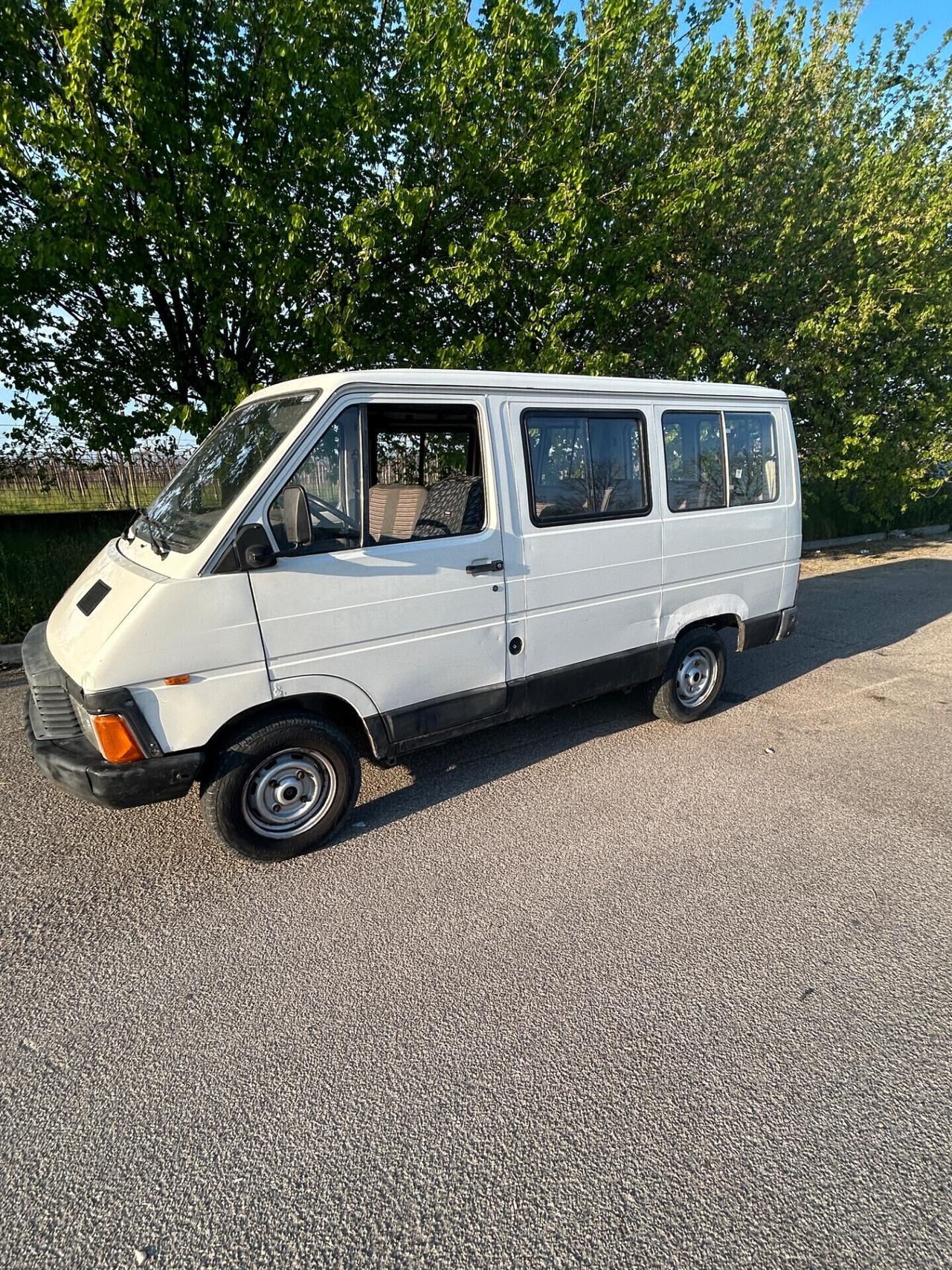Renault Trafic furgone 4x4 posti 9