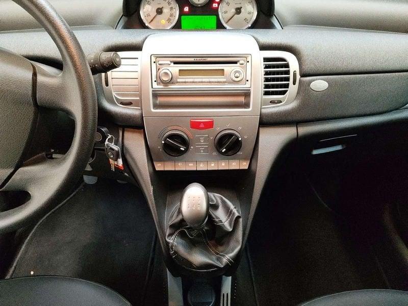 Lancia Ypsilon 1.2 8v Unyca
