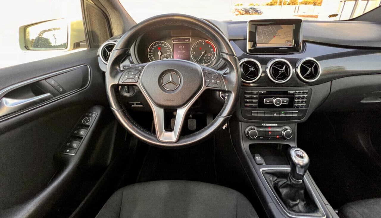 Mercedes-benz B 180 BlueEFFICIENCY Executive,TETTO APRIBILE,NAVIGATORE,RETROCAMERA,ecc.