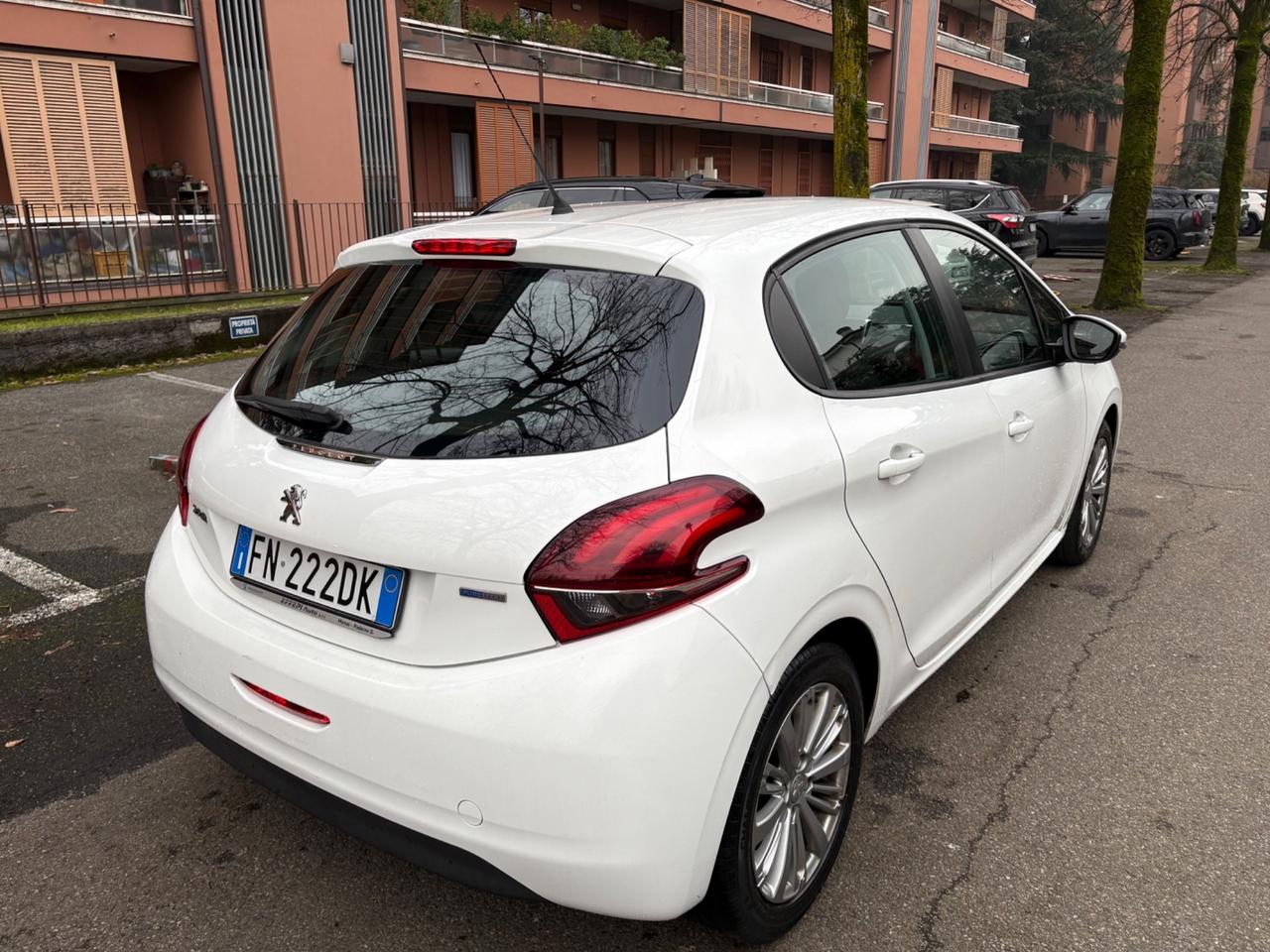 Peugeot 208 PureTech 82 5 porte Allure