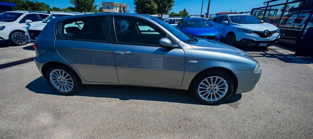 Alfa Romeo 147 1.6 16V TS 5 porte Distinctive