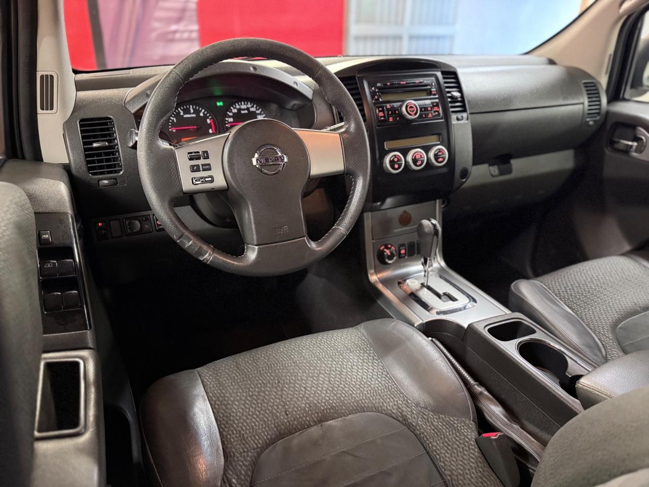 Nissan Navara PICK-UP 2.5 cdi 190cv Cab 4WD