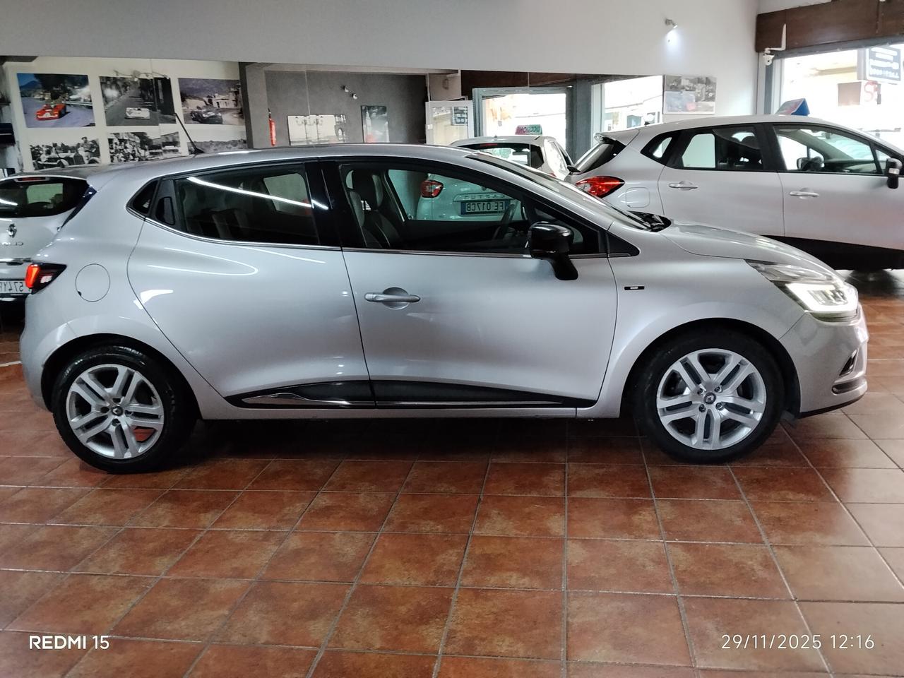 Renault Clio dCi 1.5 diesel 90 CV 5 porte Moschino Life