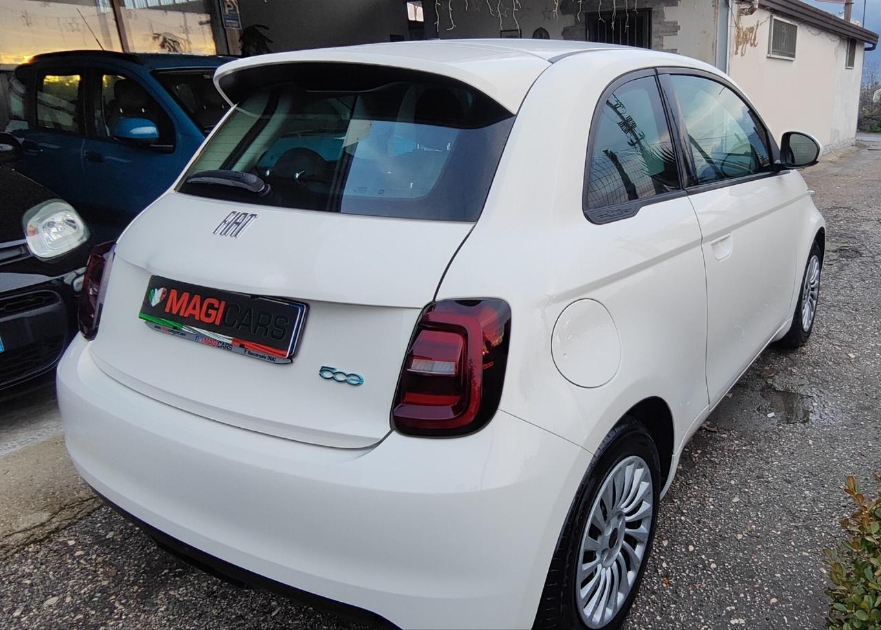 Fiat 500 500e Berlina 23,8 kWh Action