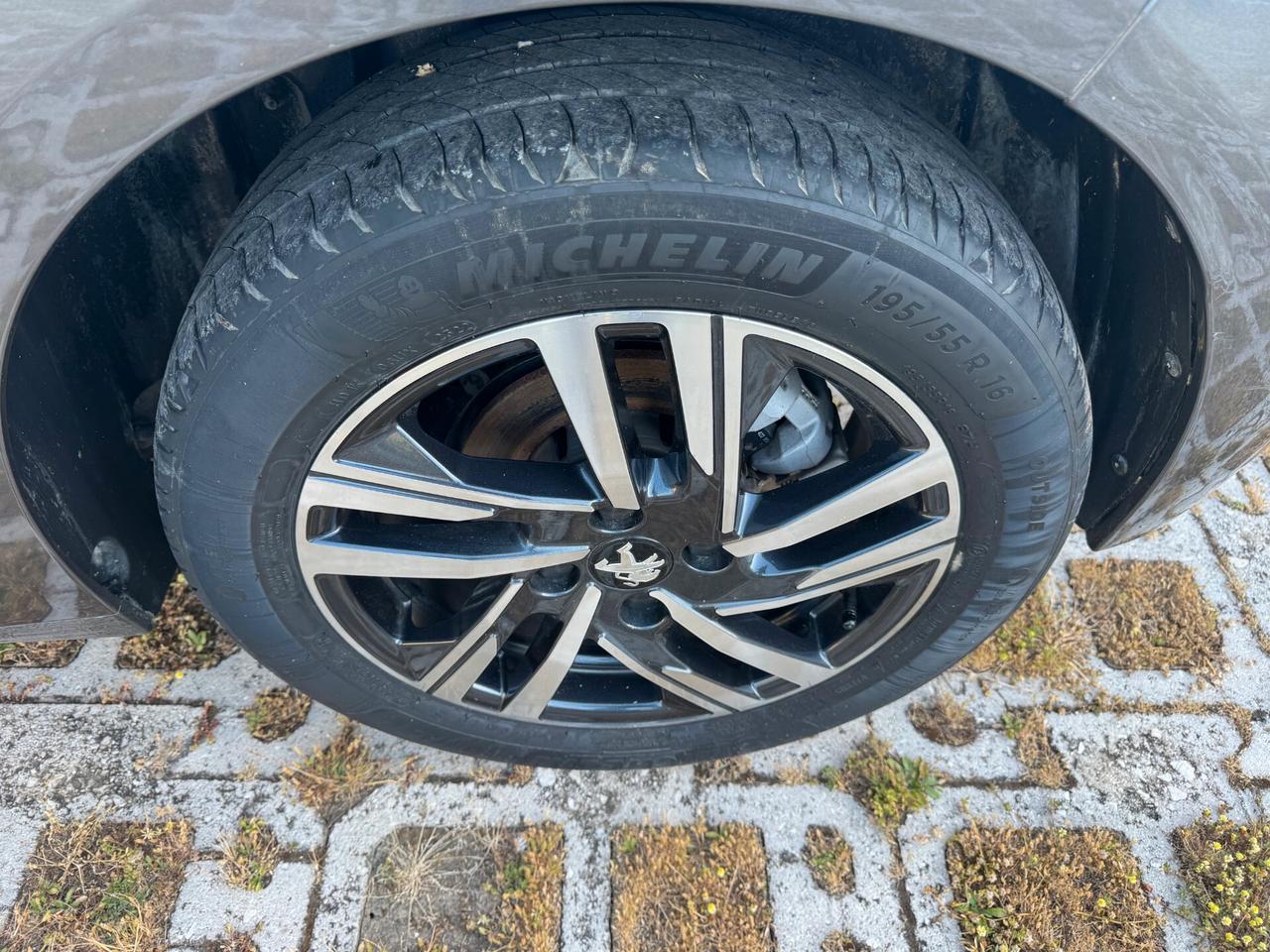 Peugeot 208 1.2ccPureTech 100cv S&S Allure