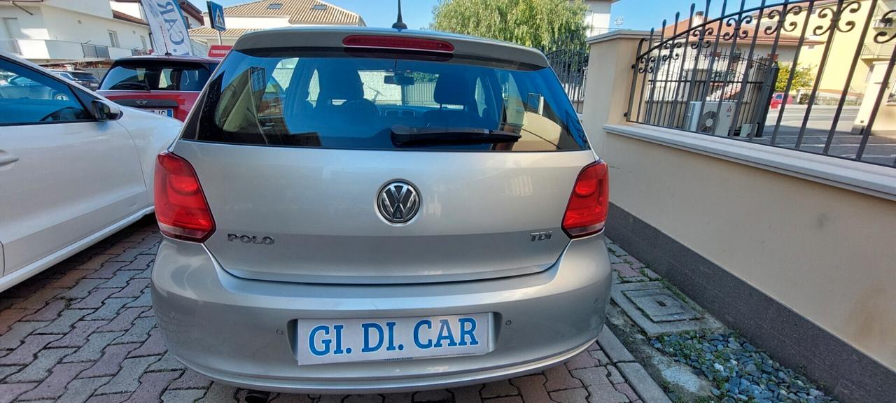 POLO 1,6 DIESEL 90 CV TELEFONO SENSORI COMANDI AL VOLANTE LEGA IMPECCABILE X NEOPATENTATI