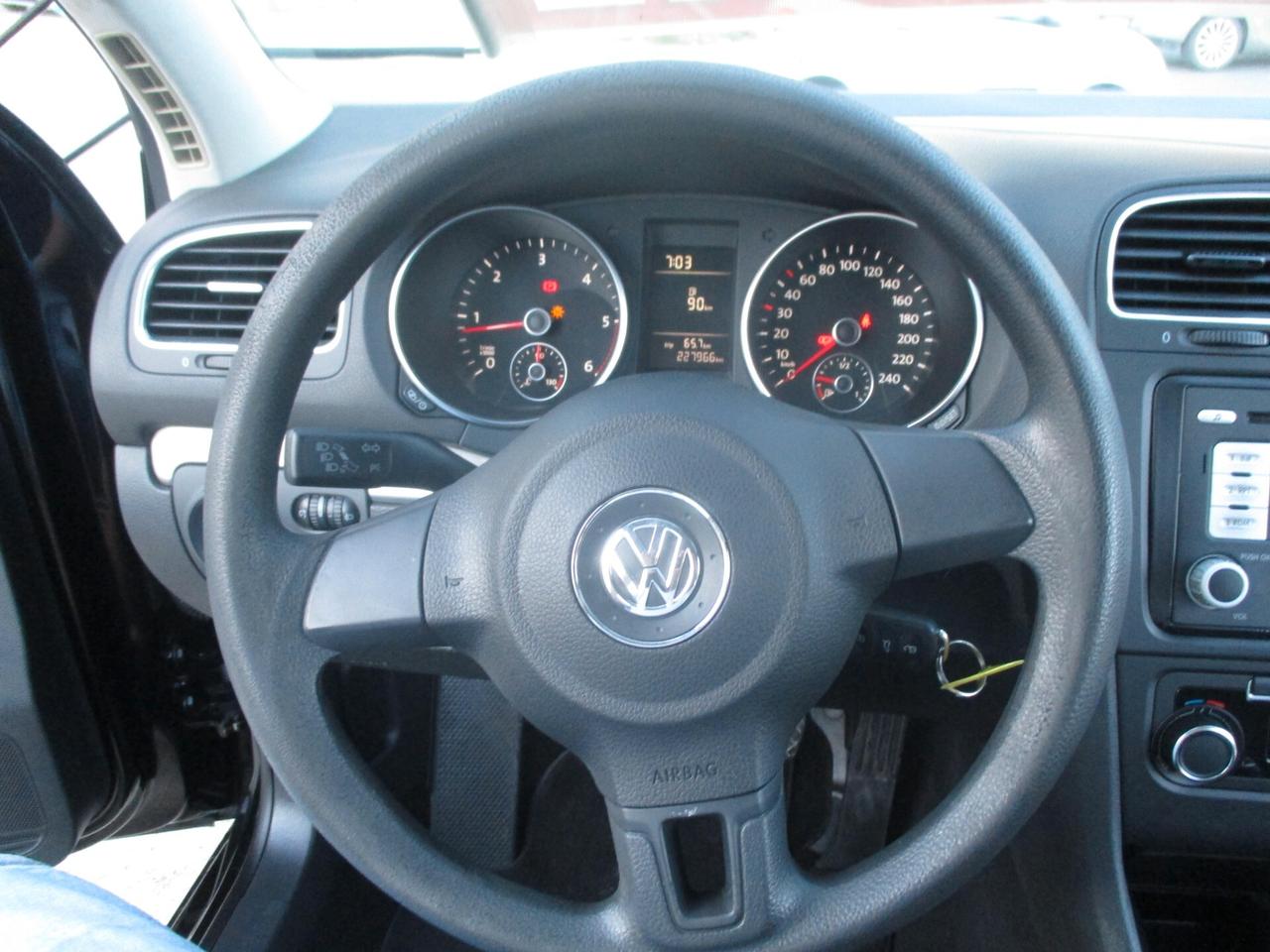 Volkswagen Golf 1.6 TDI MOLTO BELLA 2012