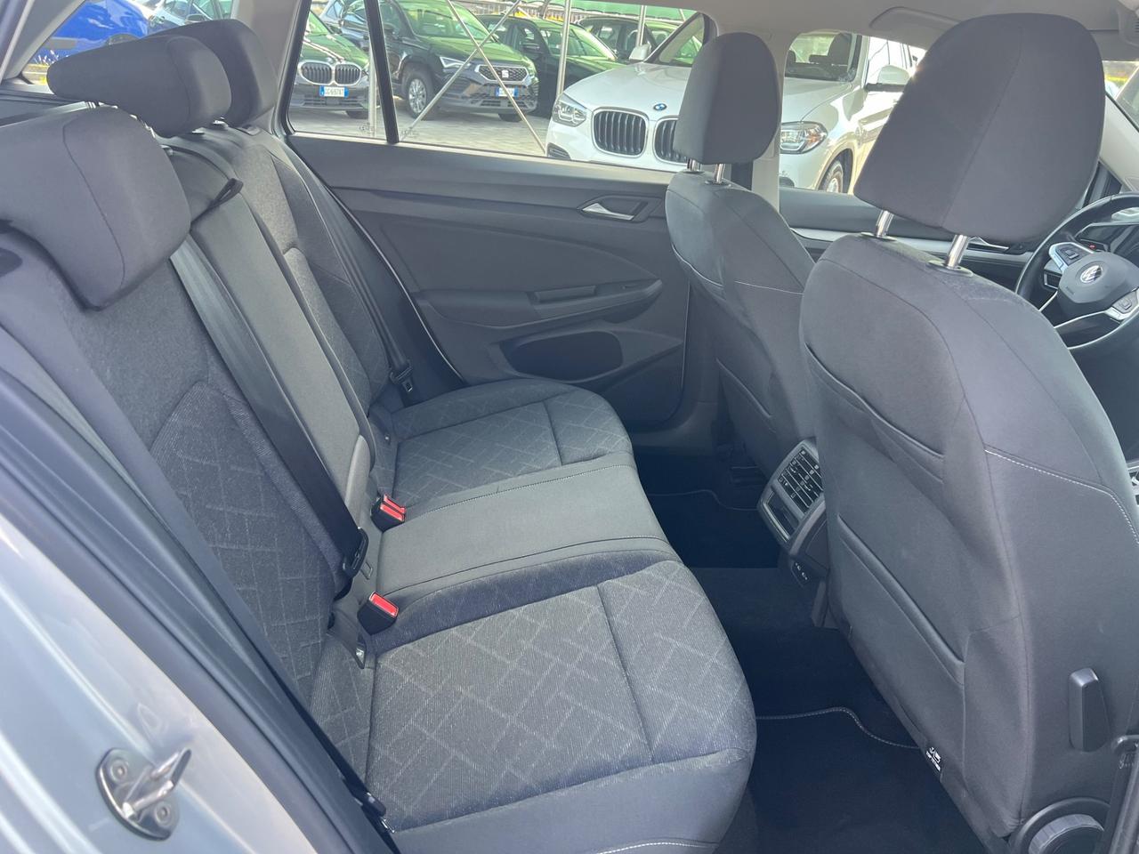 Volkswagen Golf Variant 2.0 TDI SCR Life FINANZIABILE