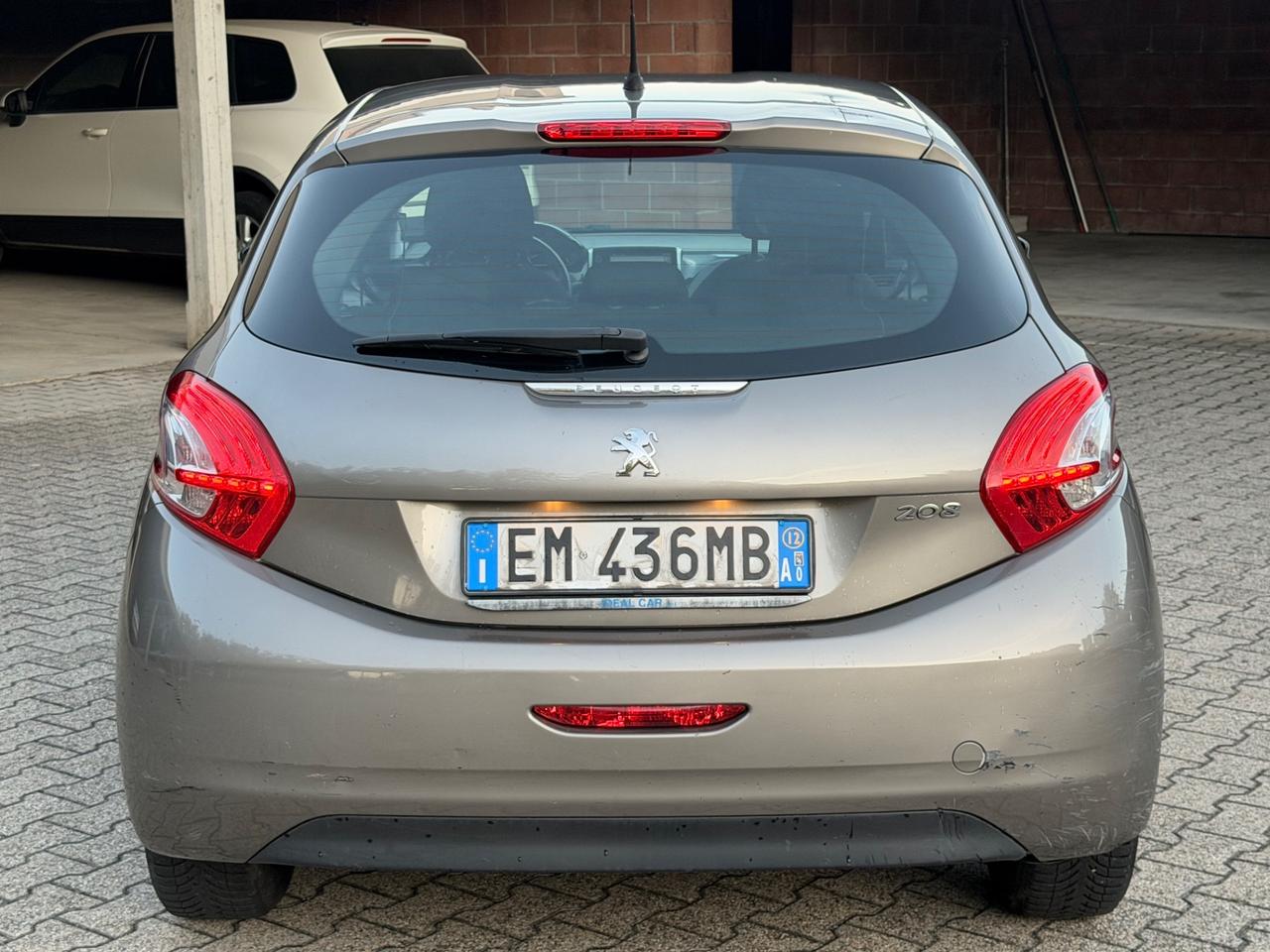 Peugeot 208 1.4 HDi 68 CV 5 porte Allure