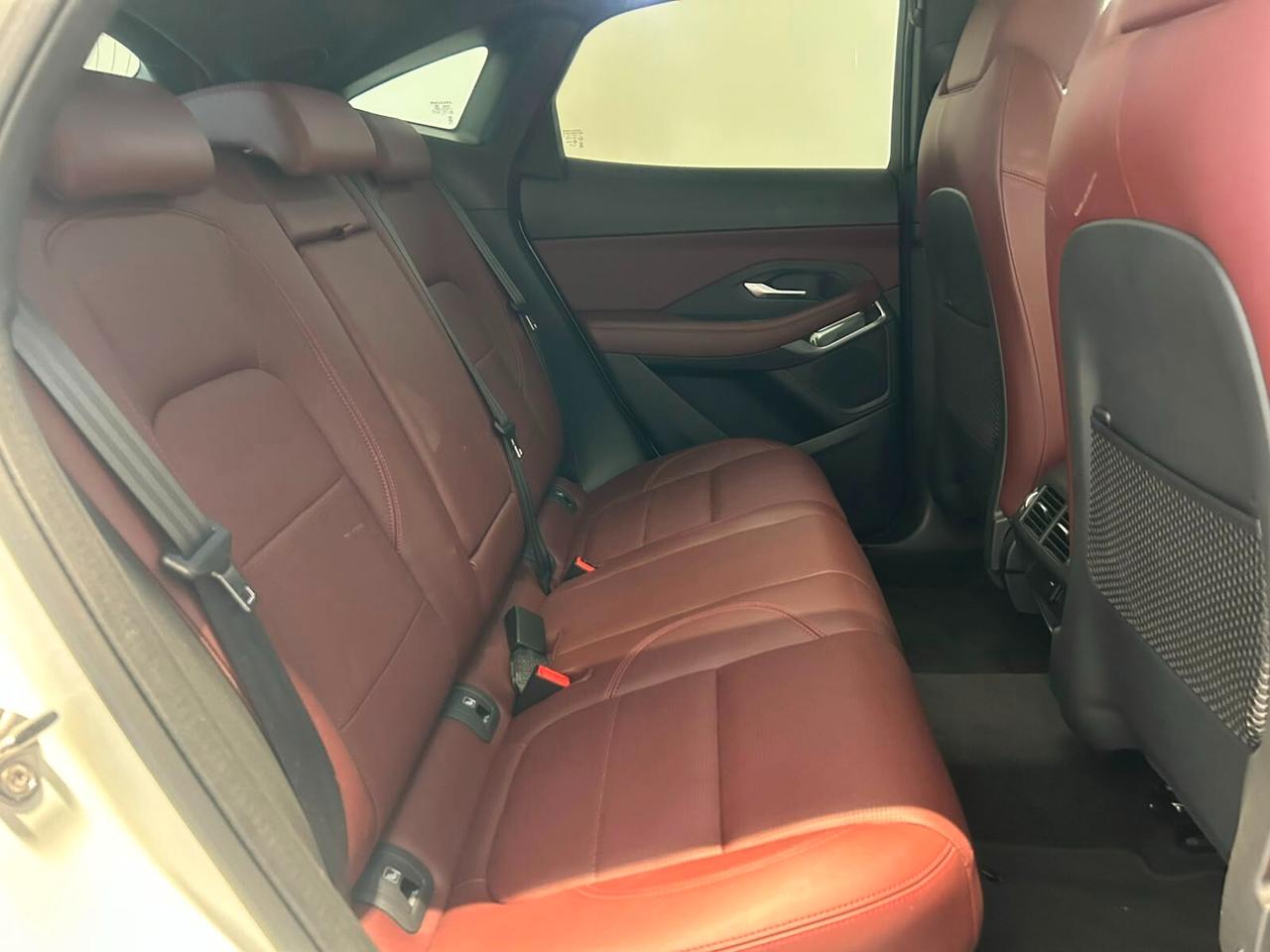 Jaguar E-Pace 2.0D 163CV AWD Auto R-Dynamic Black Edition PROMO 3,95%