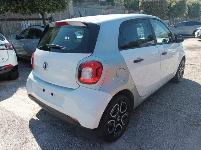 SMART ForFour 1000 YOUNGSTER KW 52 NAVI CERCHI VOLMULTI ITALIA