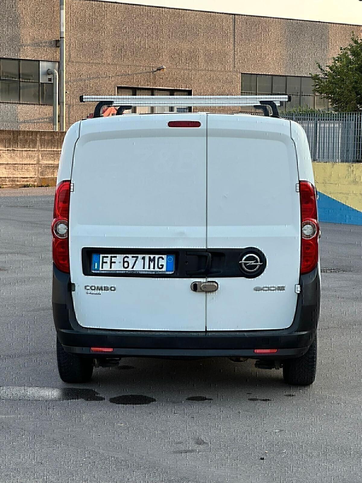 OPEL COMBO ANNO 2017 PRONTO ALL'USO! SUPER PREZZO!