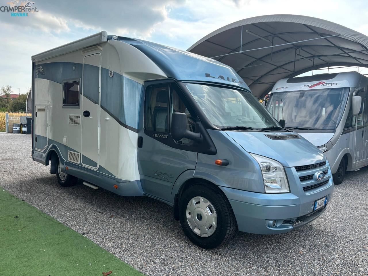 LAIKA X 595 C VAN - Semintegrale con letto matrimoniale in coda e garage (volume interno 68x103 )