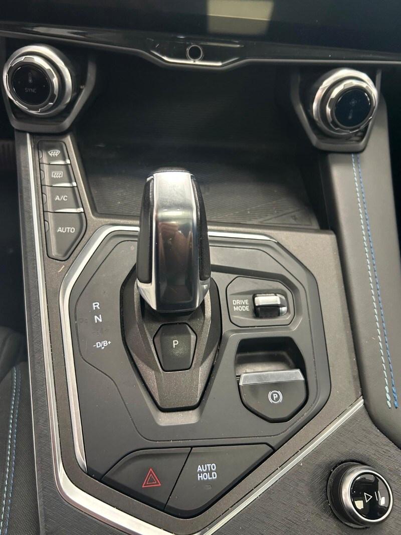 LYNK&CO 01 01 PHEV