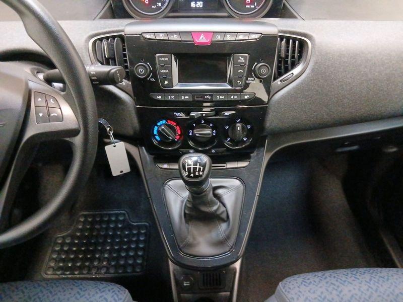 Lancia Ypsilon 1.0 firefly hybrid Silver Plus s&s 70cv