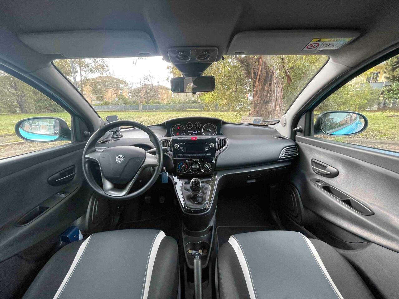 Lancia Ypsilon 1.2 69 CV 5 porte Elefantino NEOPATENTATI