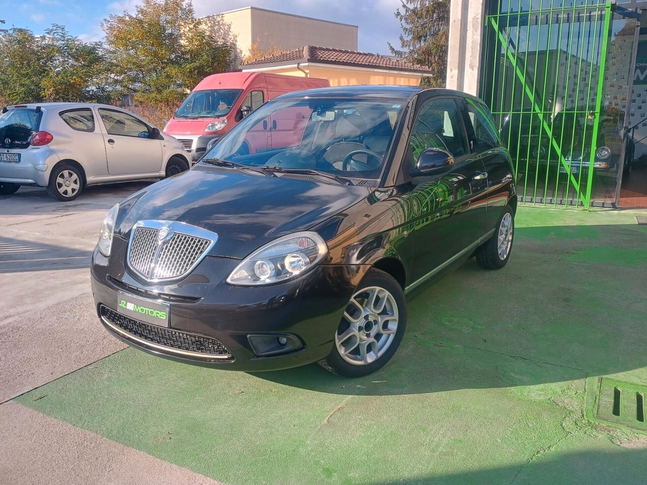 LANCIA YPSILON NEOPATENTATI