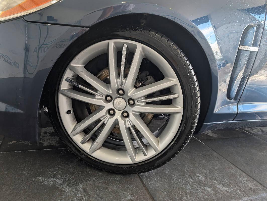 Jaguar XF 2.7d Luxury auto UNI-PROPRIETARIO!