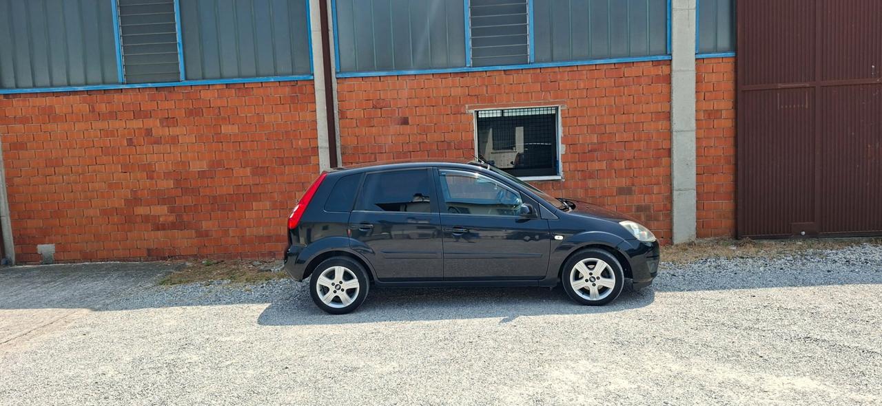 FIESTA 5 PORTE GHIA IDEALE PER NEOPATENTATI
