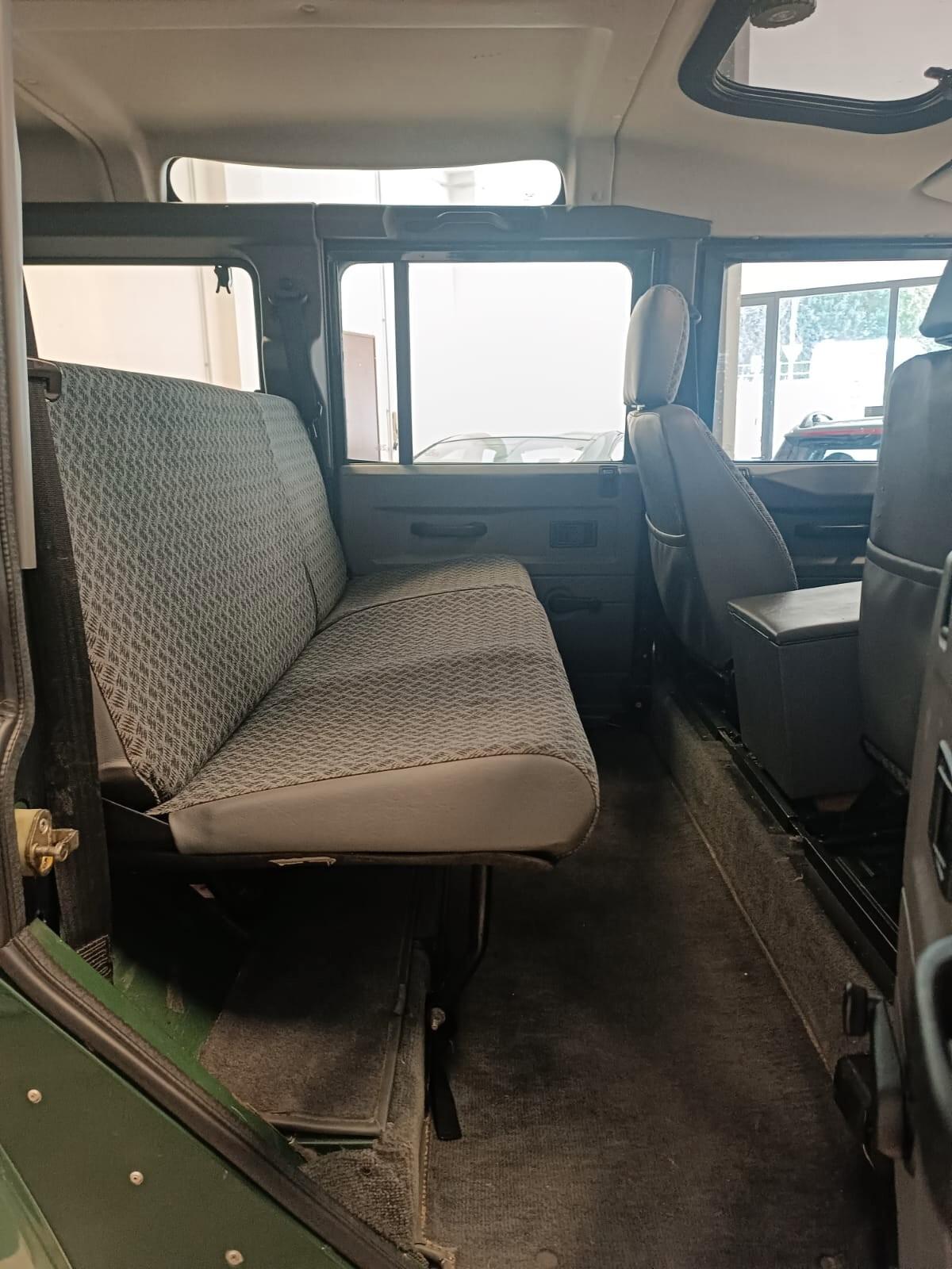 Land Rover Defender 110 2.5 Td5 9 POSTI