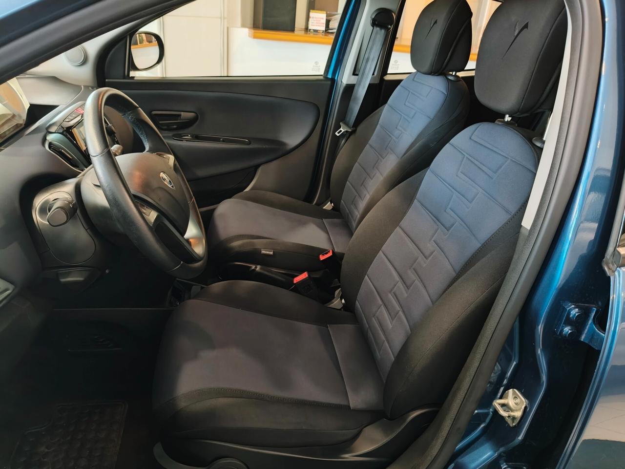 Lancia Ypsilon 1.0 70CV 5P Hybrid Platino