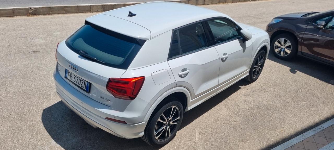 Audi Q2 disponibili 2 q2 30 1.6 TDI 115cv una bianca e una grigia