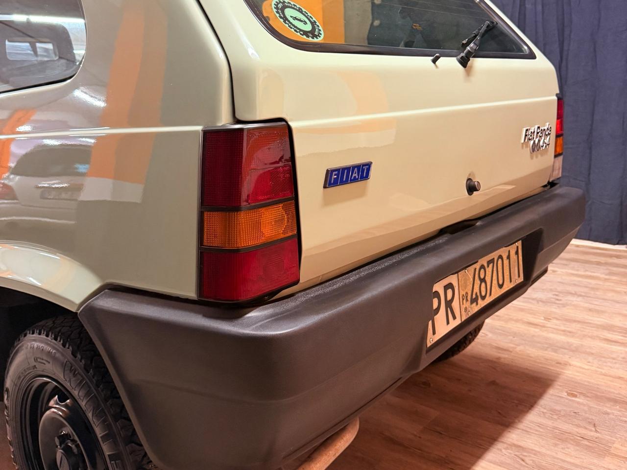 MERAVIGLIOSA PANDA 4 × 4 IN CONDIZIONI DA VETRINA ISCRITTA AS