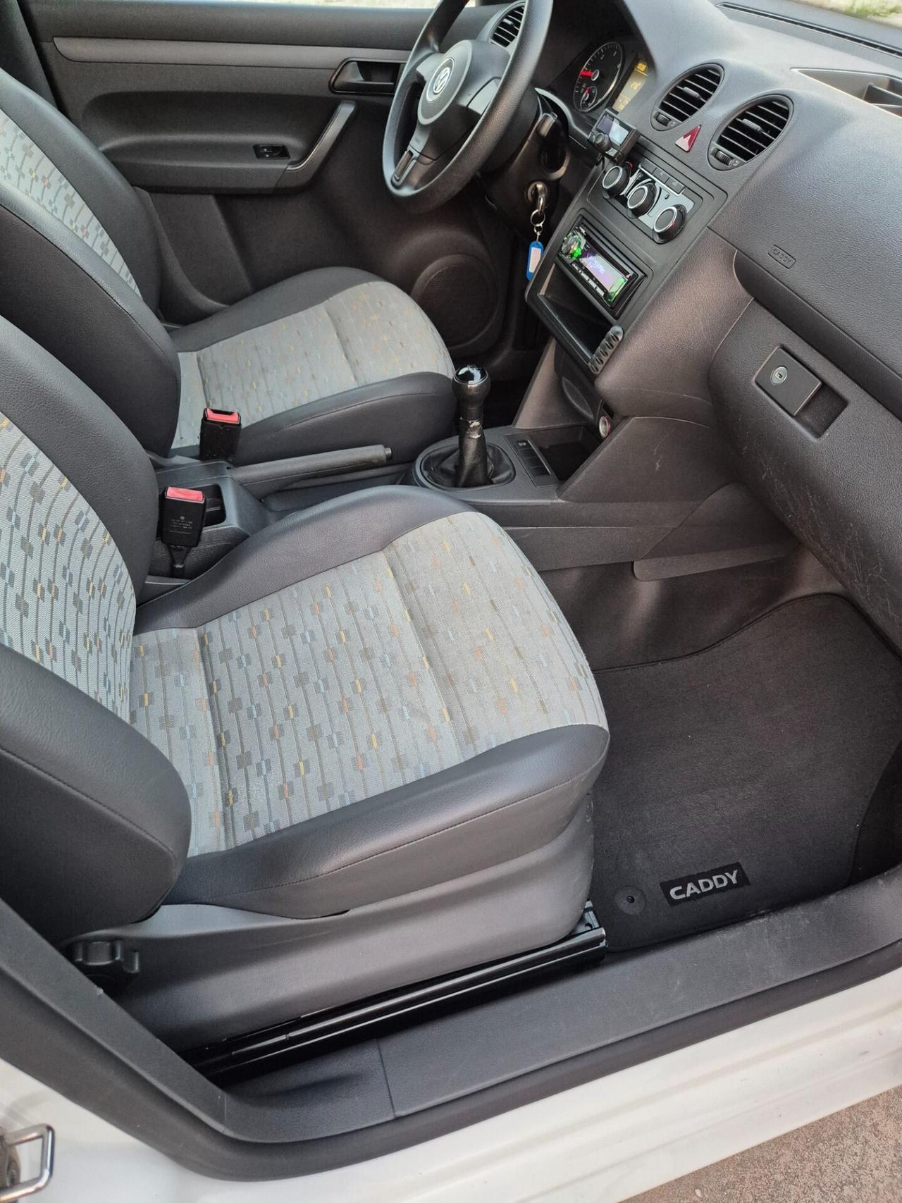 Volkswagen Caddy 1.6 TDI 102 CV neopatentati