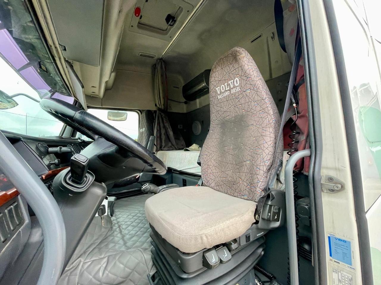 VOLVO FH12-460 - AUTOMATICO CON VOITH -EURO 3 TACHIGRAFO ANALOGICO