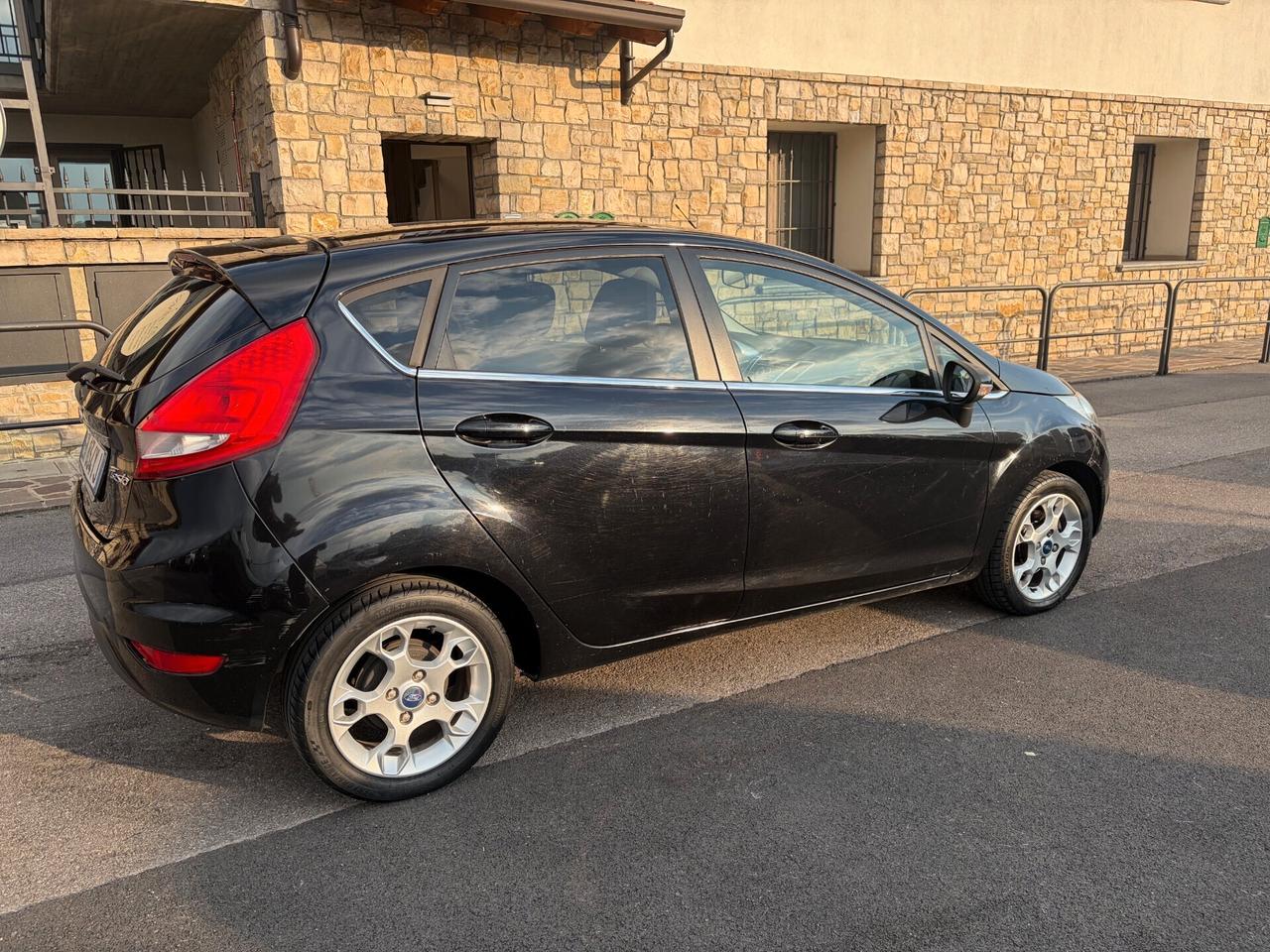 Ford Fiesta Ikon 1.4 TDCi 70CV 5 porte